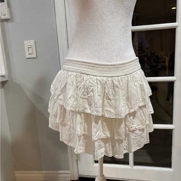 Hollister White Floral Mini Skirt - Picture 3 of 7